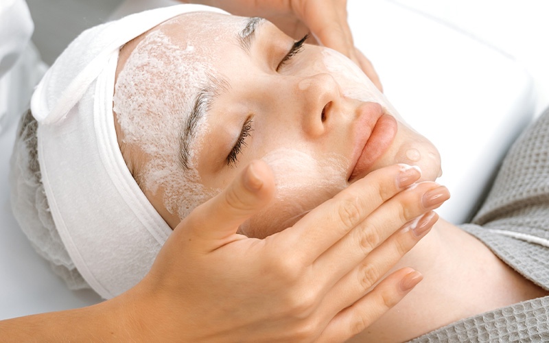 LED light facial Pre Made Facials – Anti Aging Facial treatment in Brampton, designed to reduce fine lines and restore youthful radiance